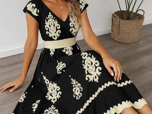 Vestido Maxi Boho en Blanco y Negro – Vestido de Verano con Escote en V, Mangas Cortas y Cintura Fruncida, Elegante Vestido Largo con Estampado Floral Étnico